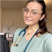 Étudiante en médecine donne cours particulier de la primaire à la terminale. 
Aide également en science (licence de biologie et médecine)